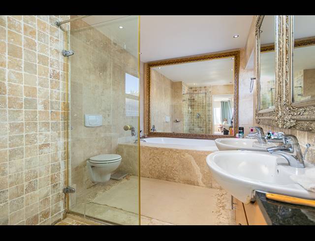 6 BEDROOM HOUSE FOR SALE IN BLOUBERGSTRAND